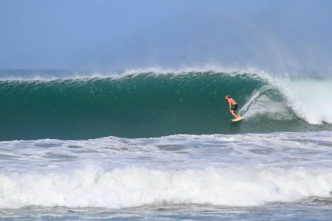 Advanced surfer on a fast hollow wave at Playa Nosara