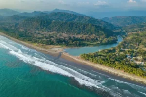 Dominical-Rio-Baru-Costa-Rica