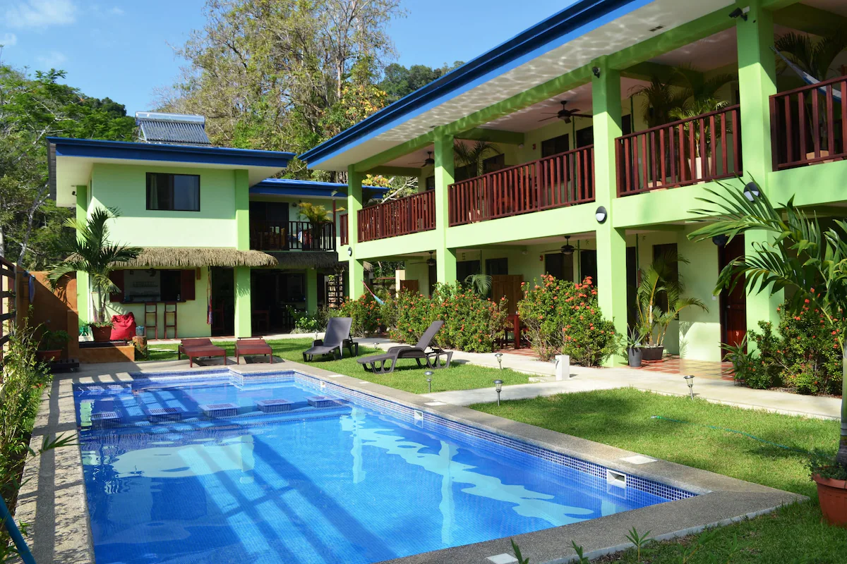 Mavi Surf Hotel Dominical beachfront setup